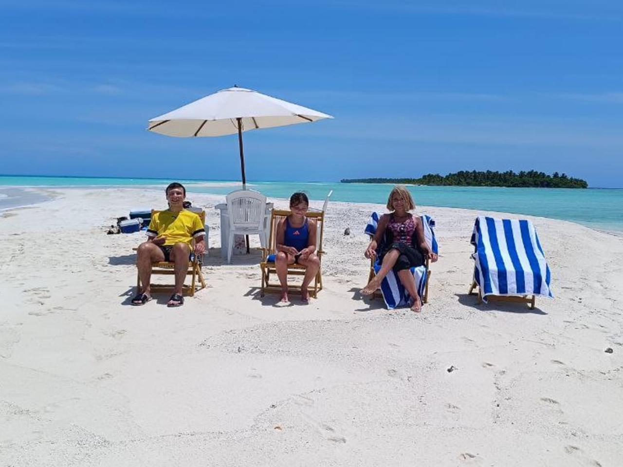 Rindali - The Speedboat From Male To The Hotel Departs At 1130 Every Monday Thursday And Saturday And From The Hotel To Male At 0630 And Five Domestic Flights Are Available Every Day Olhuveli  Екстер'єр фото